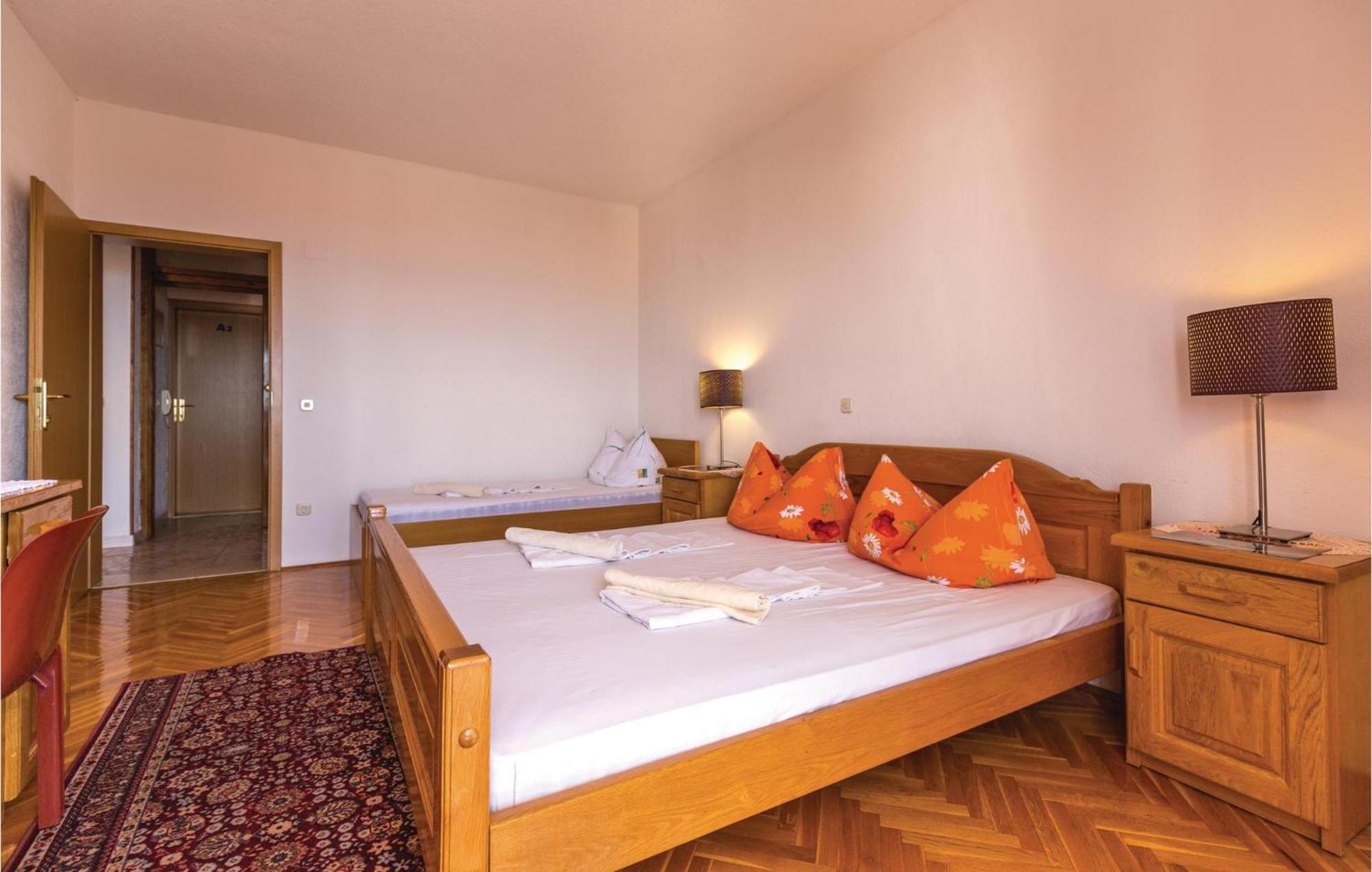 Nice Apartment In Makarska With House Sea View Esterno foto