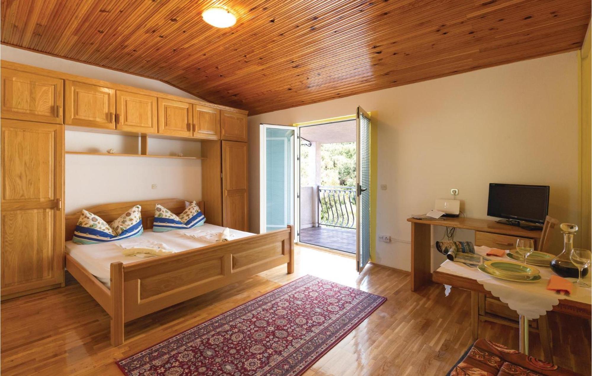 Nice Apartment In Makarska With House Sea View Esterno foto